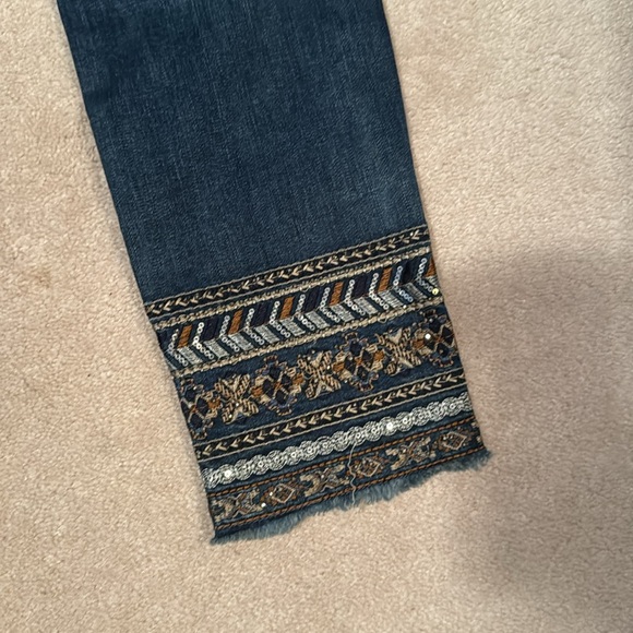 Tribal midrise ankle length jeans. Size 4. Embroidery detail at bottom. - Picture 5 of 6